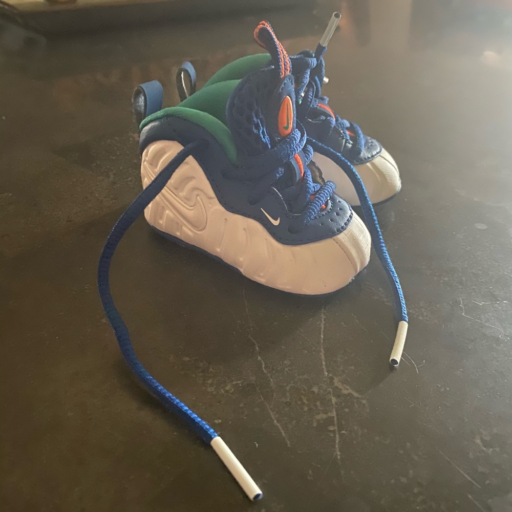 Nike - Picture 3 of 6